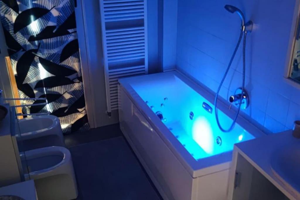 Apartmán Glamour House, Comoda A Tutti I Servizi Parma Exteriér fotografie